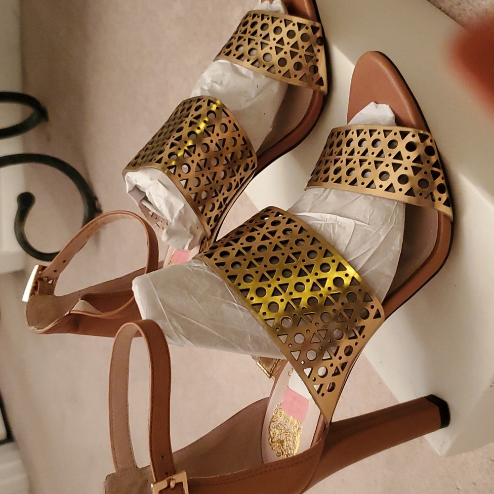 BRAND NEW VINCE CAMUTO GOLD/TAN HEELS - Picture 2 of 8